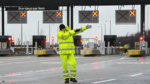 Vindkänsliga fordon uppmanas hålla sig borta Öresundsbron stängdes på grund av storm den 5 december 2013