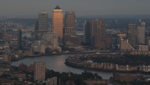 Utsikt från Leadenhall Building i hjärtat av London City Utsikt mot Canary Wharf från Leadenhall Building i hjärtat av London City.