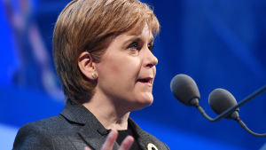 Nicola Sturgeon är ytterst missnöjd med den brittiska regeringens beslut att lämna Erasmussamarbetet. Skottlands regeringschef Nicola Sturgeon
