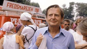 Olof Palme under en fredsmarsch i Paris. Olof Palme deltog i en fredsmarsch i Paris