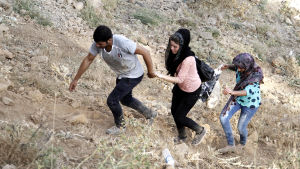 Yazidierna i Sinjar-området tvingades fly hals över huvud då IS gick till angrepp. IS ser yazidierna som feltroende och utsatte folkgruppen för grymma förföljelser. Yazidier på flykt i norra Irak