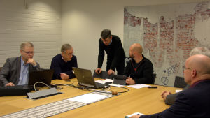 Auvo Rauhala, Hans Frantz, Stig Svens, Kim Berg och Jukka Kentala. Auvo Rauhala, Hans Frantz, Stig Svens, Kim Berg och Jukka Kentala planerar medborgarinitiativ.