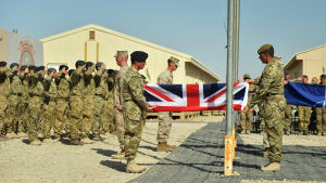 De sista Nato-baserna har stängts i år. Kvar blir en liten styrka rådgivare och plan och helikoptrar för att lappa bristen på afghanskt flygvapen. Stobritanniens, Förenta Staternas och Natos flagga halades för sista gången vid en ceremoni på en militärbas i Afghanistan den 26 oktober 2014.