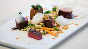 Rätt från Hans Välimäkis michelinrestaurang Chez Dominique. Rätt från Hans Välimäkis restaurang Chez Dominique