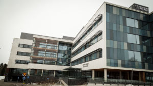 Esbo sjukhus ägs av Esbo stad och ligger precis bredvid Jorvs sjukhus. Espoon Uuden sairaalan päärakennus