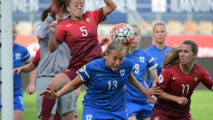 Jenny Danielsson och de övriga offensiva hemmapjäserna blev nollade mot Portugal i juni. Finland - Portugal, EM-kvalmatch 7.6.2016.