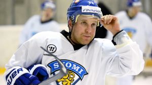 Hockeystjärnan Leo Komarov spelar i VM också i år. Leo Komarov på Lejonens träningar på måndag.