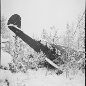 7.1.1940 Ryssien tyk. täh. kone R 5. Pommitusmatkalla sen ampui alas Suistamon lentokentän It-kk.