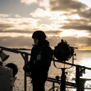 Matruusi miinalaiva Uusimaa kannella merivoimien johtaman pääsotaharjoitus Freezing Winds 23:n aikana eteläisellä rannikolla, 23.11.2023.