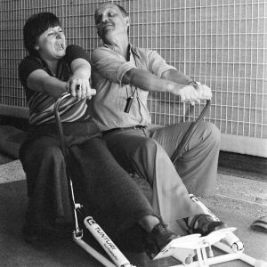 Eriikka Magnussonille ja Seppo Kolehmaiselle tuli hiki Katriina-kuunnelmaa tehdessä vuonna 1977. Katriina-kuunnelman tekoa. Näyttelijät Eriikka Magnusson (roolinimi Katriina) ja Seppo Kolehmainen (roolinimi Johan) istuvat soutulaitteessa