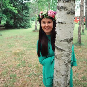 Floristen Kyra Heikkinen har jobbat med blommor i femton års tid. kyra heikkinen