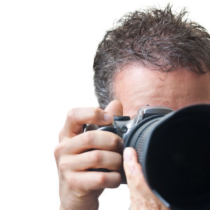 En fotograf med en kamera
