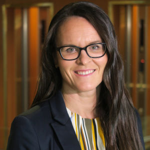 Laura Juvonen, direktör för tillväxt och kompetens på Teknologiindustrin i Finland, håller med om att samarbetet mellan universitet och företag minskat. Laura Juvonen, Teknologiateollisuus