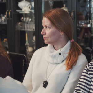 Noora Kiili är en aktiv Sunilabo. Hon är numera också producent för Alvar Aalto-sällskapet och planerar ökad turism för Sunila. Noora Kiili i närbild.