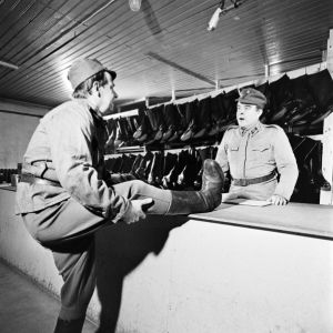 Kohtaus tv-sarjasta Yhdeksän miehen saappaat