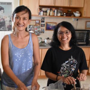 Sharon Cheah och Trisha Jaipragas har följt med palmoljeindustrin ända sedan de var studerande. De säger att den är så dominerande att det inte går att strunta i den. Sharon Cheah och Trisha Jaipragas har följt med palmoljeindustrin ända sedan de var studerande. De säger att den är så dominerande att det inte går att strunta i den