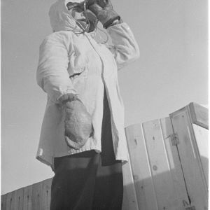 4.3.1940 14-vuotias ilmavalvontasotilas vartiopaikallaan Rovaniemen Pöyliövaaralla