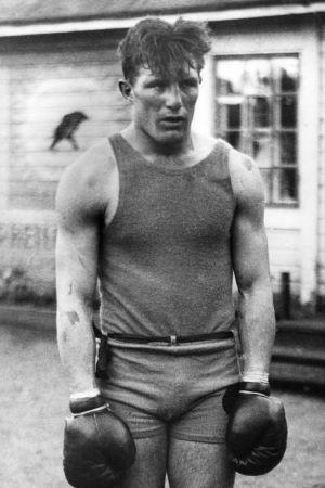 Gunnar Bärlund hade oflyt i OS-ringen i Los Angeles 1932 och amatörhöjdpunkten kom istället två år senare. Gunnar Bärlund, 1930.