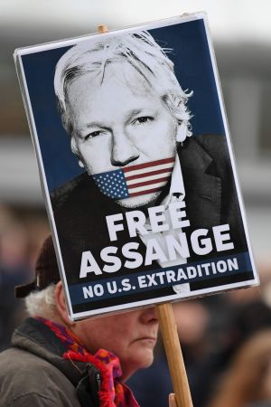 Demonstration till stöd för Julian Assange 24.2.2020 inför domstolsförhandlingarna Demonstration till stöd för Julian Assange 24.2.2020 inför domstolsförhandlingarna