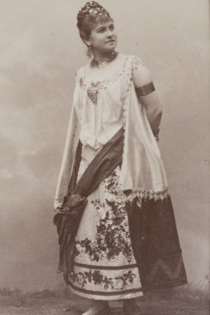 Emma Engdahl som Carmen 1889, andra akten. gammalt foto av scenartist