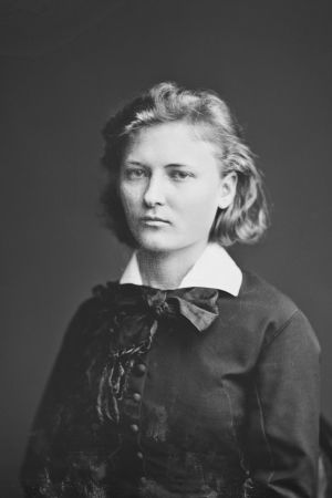 Författaren Gerda von Mickwitz, fotograferad i Helsingfors den 19 november 1878. Författaren Gerda von Mickwitz, fotograferad i Helsingfors 19.11.1878.