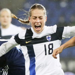 Linda Sällström i en duell med skotskor 2020.