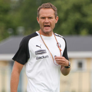 Förre landslagsspelaren Jonatan Johansson valde att komma hem till Åbo för att sätta fart på tränarkarriären. Jonatan Johansson leder TPS 2020.