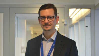 Porträtt av Jari Karjalainen, koncernförvaltningsdirektör i Vasa stad.