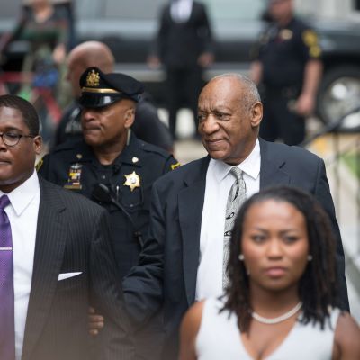 Bill Cosby anländer för sjätte dagen till rättegången i Pennsylvania.