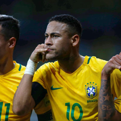 Neymar är en fotbollsstjärna i Brasilien.