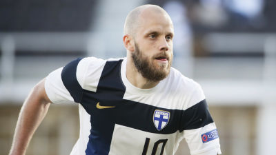 Teemu Pukki håller tungan rätt i mun.
