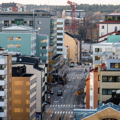 Trafik längs Brahegatan i Åbo