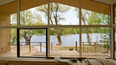Utsikt från Villa Hopeapuu vid bostadsmässan 2021 i Lojo.