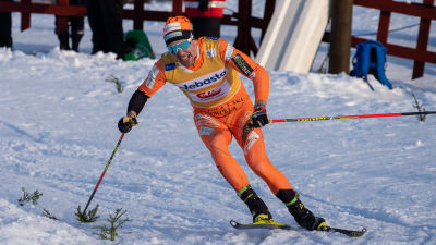 Ristomatti Hakola åker skidor.