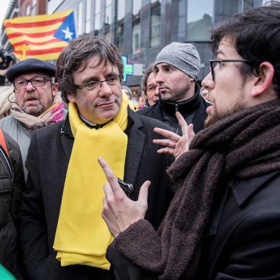 Kataloniens avsatta regionpresident Carles Puigdemont deltar i katalansk demonstration i Bryssel.