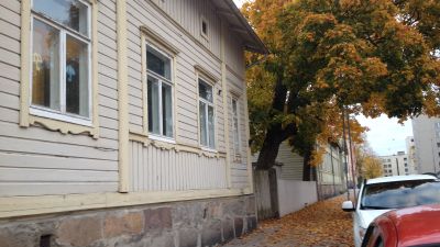 Utsidan av huset där både Sirkkala eftis och ungdomsgården Zabadak är.