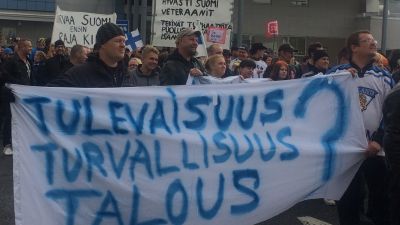 Demonstration mot flyktingar i Torneå.