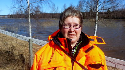 Översvämningschef Liisa Maria Rautio vid Vassorfjärden