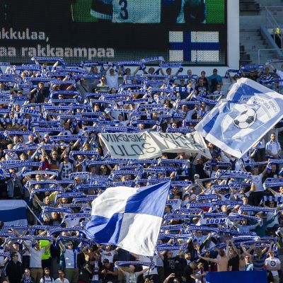 Suomen jalkapallomaajoukkueen kannattajia