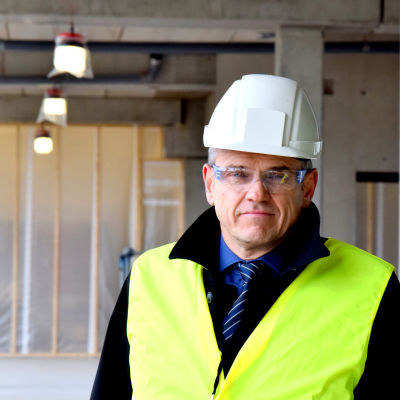 Carl Slätis är VD på Lokalcentralen i Esbo