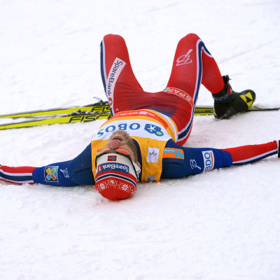 Martin Johnsrud Sundby utmattad efter skidlopp.