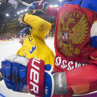 Tuffa tag då Ryssland och Sverige möttes i VM i fjol. 