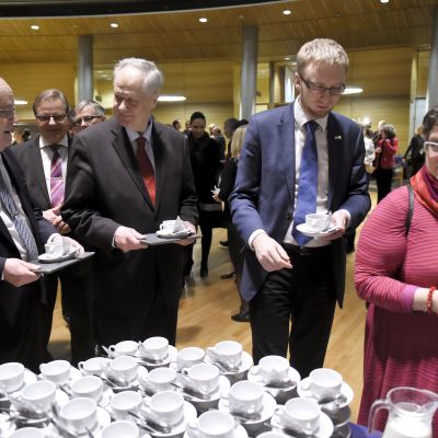Riksdagsledamöter vid riksdagens julkaffe den 18 december 2015.