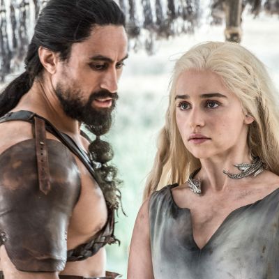 Khal Moro (Joe Naufahu) ja Daenerys Targaryen (Emilia Clarke)