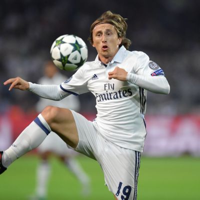 Luca Modric spelar länge i Real Madrid.