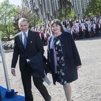 Islands president Guðni Jóhannesson i Helsingfors tillsammans med sin fru.