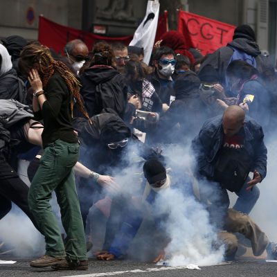 Sammandrabbningar mellan kravallpolis och demonstranter i Paris 14.6.2016