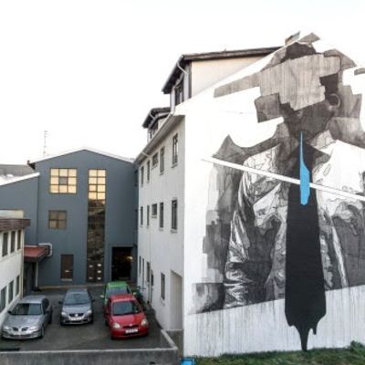 Iso INOn tekemä seinämaalaus Reykjavikissa talon seinässä.