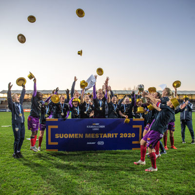 Åland United firar FM-guldet 2020.