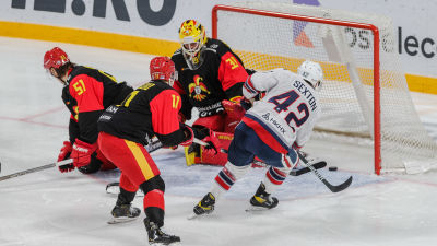 Jokerit släpper in ett mål mot Neftechimik.